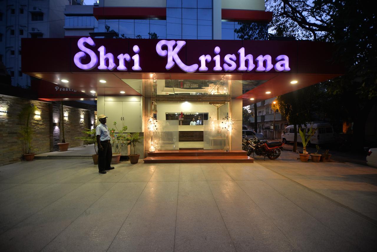 Hotel Radhe Krishna سولابور المظهر الخارجي الصورة